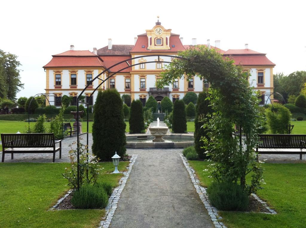 Zamek Jemniste Apartment Postupice Exterior photo