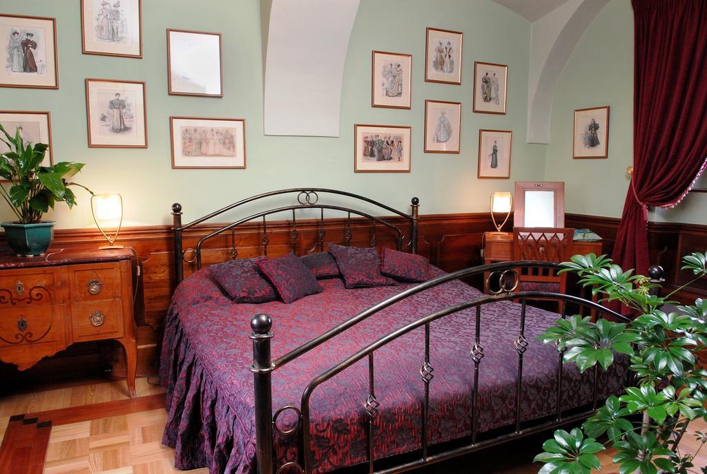 Zamek Jemniste Apartment Postupice Room photo