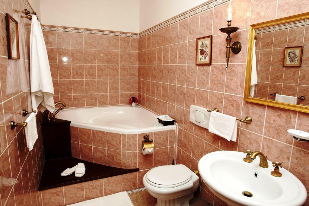Zamek Jemniste Apartment Postupice Room photo