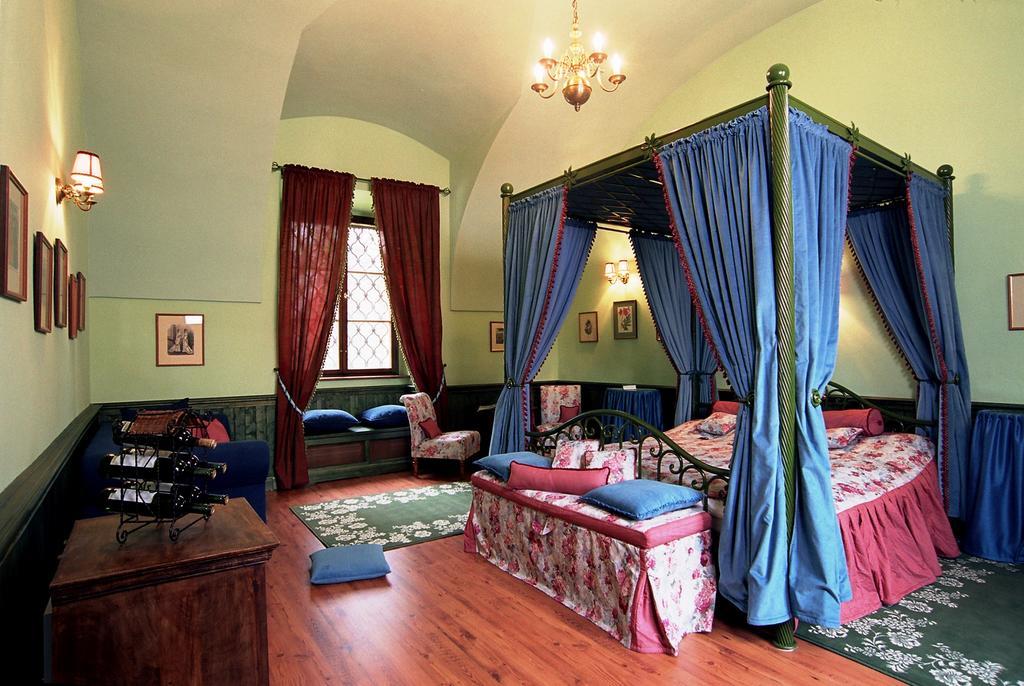 Zamek Jemniste Apartment Postupice Room photo